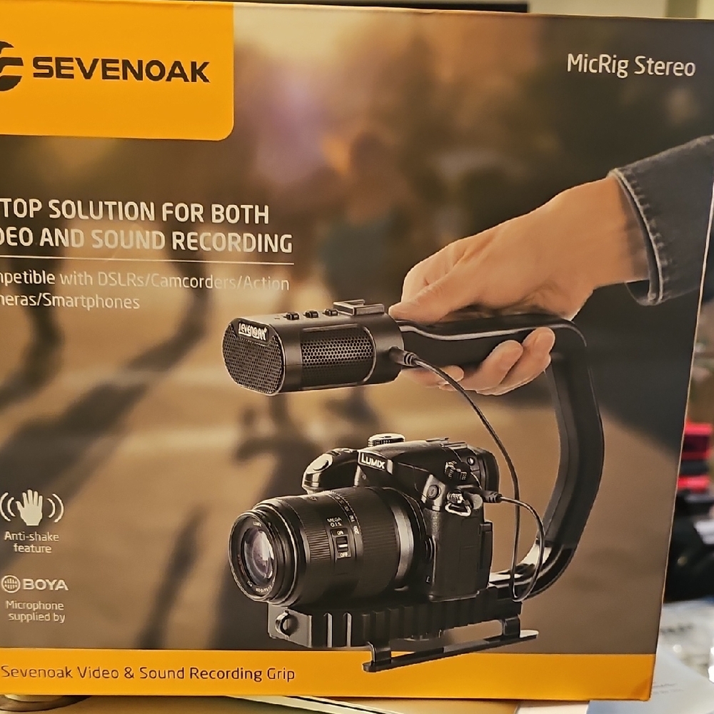 Seven7 Black Video & Sound Recording Grip with Microphone